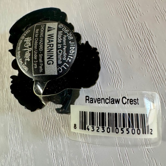 NWT Harry Potter Jibbitz Ravenclaw Crest Croc Shoe Charm New with Tag 2008 - Picture 4 of 4